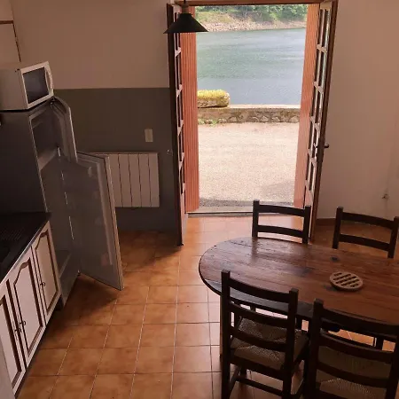 F2 Meuble Au Bord Du Lac Du Laouzas