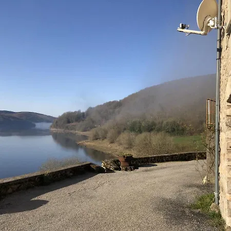 F2 Meuble Au Bord Du Lac Du Laouzas *